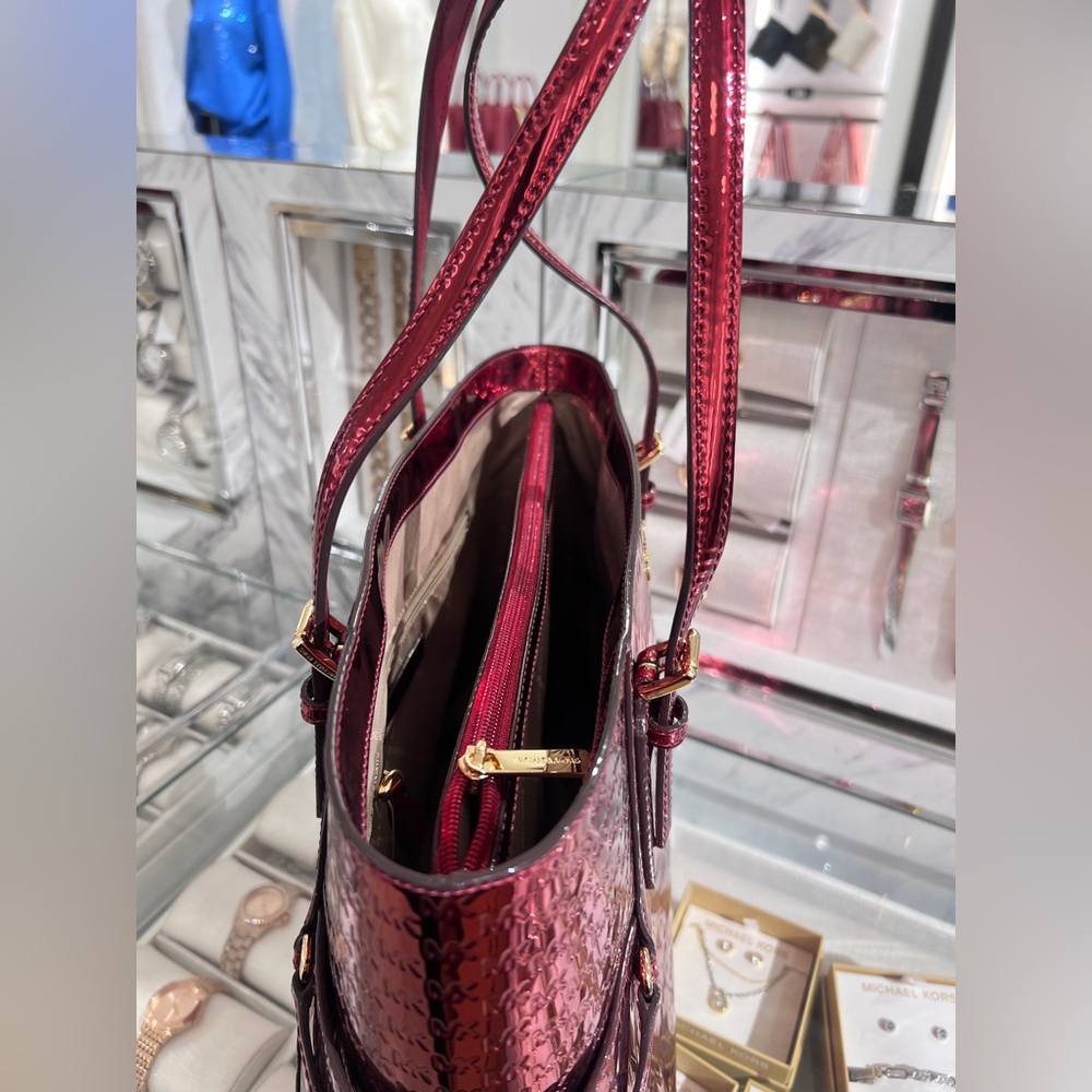 NWT MICHAEL KORS cherry Voyager Large Patent Logo Debossed Tote Bag - Picture 6 of 12